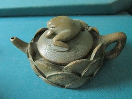 ONE CUP WOODEN LIKE CERAMIC CHINESE TEAPOT FROG COVER LEAVES  - £51.31 GBP