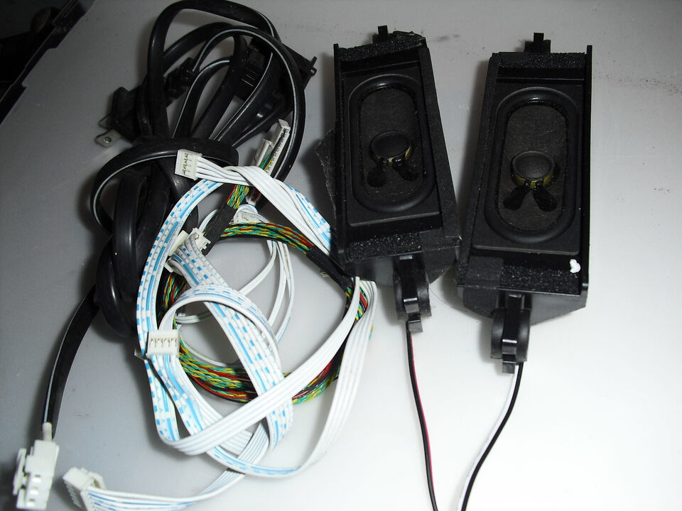 insignia ns-32d310na15 cables, keyboard power, speakers - $6.92