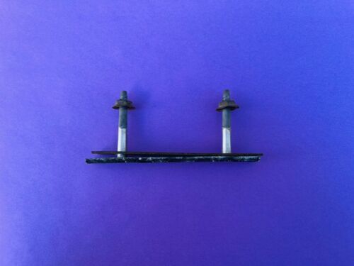 1980-buick-lesabre-estate-wagon-grille-emblem-gm-25516670-front-trim