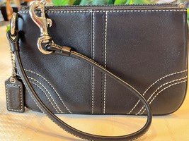 Coach 40575 Soho Leather Wristlet Purse Wallet Zipper Top Closure Black - $19.00