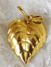 1969-70 Vintage Avon Golden Leaf Perfume Glace Brooch Pin with Brocade inside - £14.71 GBP