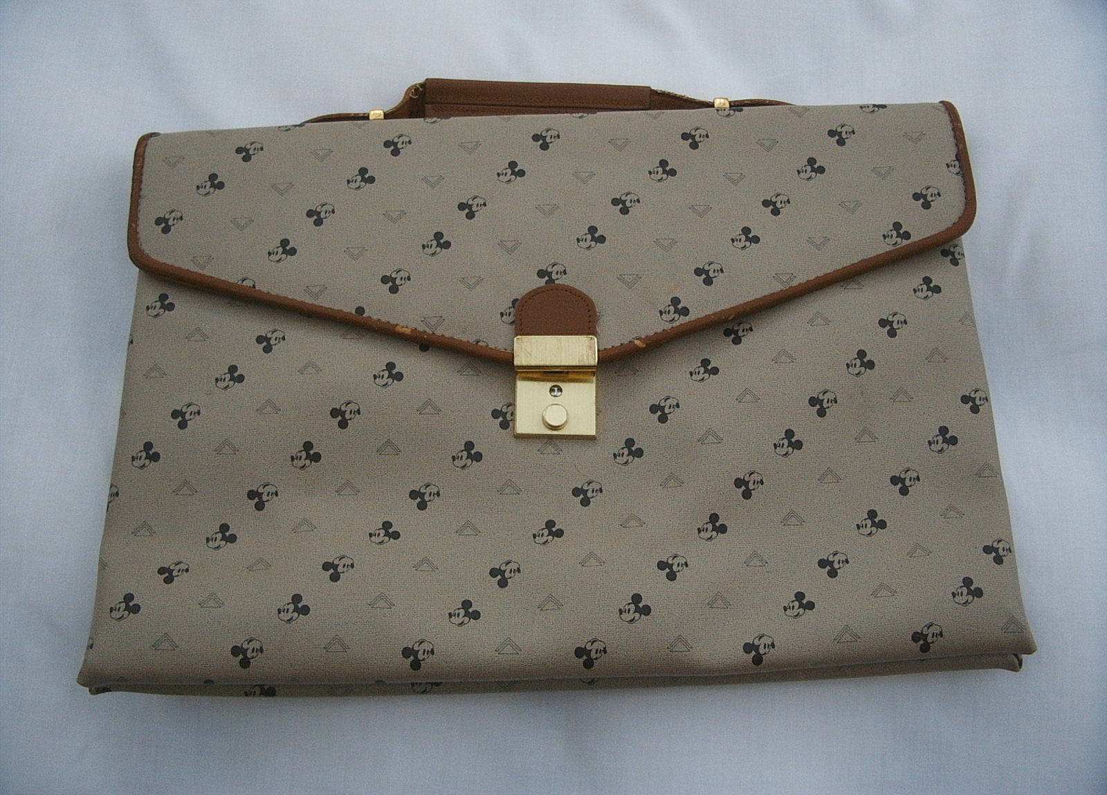 USED/DISNEY STORE/DISNEYLAND/VINTAGE/MICKEY MOUSE/BRIEF CASE/PORTFOLIO - $100.00