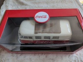 MOTORCITY COCA-COLA 1962 VW VOLKSWAGEN SAMBA MINIBUS RED &amp; WHITE 1:18 DI... - £53.14 GBP