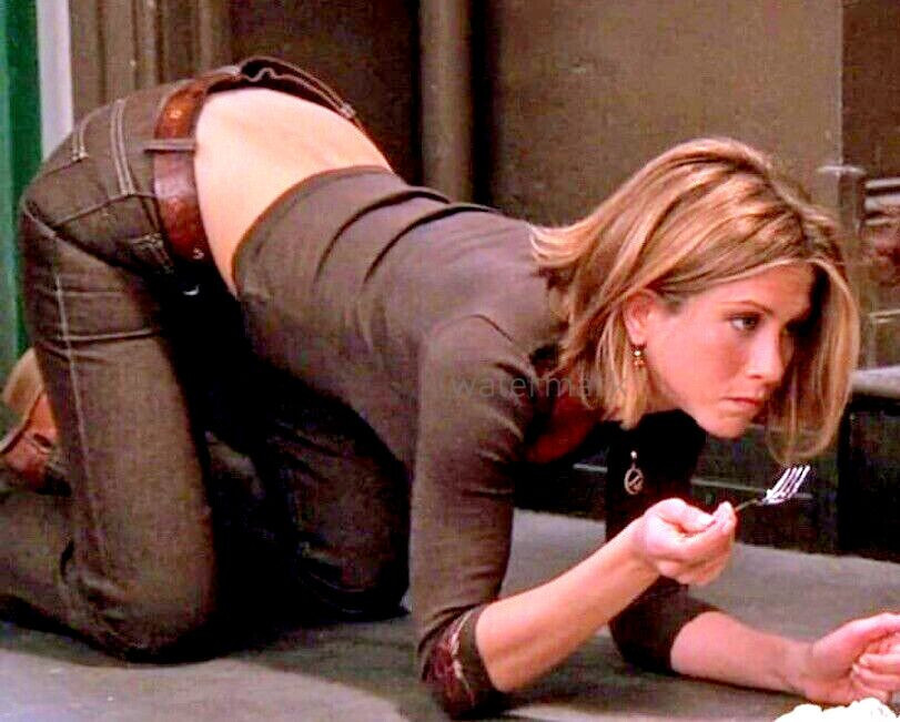 JENNIFER ANISTON EATING CAKE ON THE GROUND PUBLICITY PHOTO PRINT 8X10 - $8.90