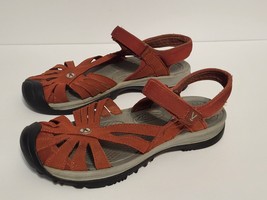 KEEN Womens Size 7 Closed Toe Redwood Sandals Ankle Strap Outdoor Hiking - £22.46 GBP