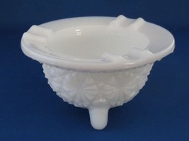 White Milk Glass Daisy &amp; Button 3 Footed Kettle Ashtray - £9.47 GBP