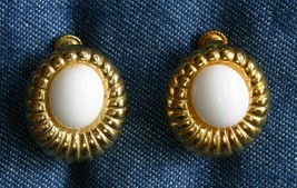 Elegant Classic White Glass Gold-tone Clip Earrings 1970s vintage 7/8&quot; - £10.14 GBP