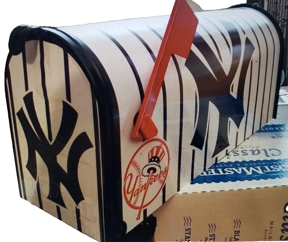 NEW YORK YANKEES CUSTOM MAILBOX - $2,614.75 MXN