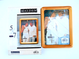 Malden  Solid Wood 5&quot; x 7&quot; Picture Frame #318-57 - £9.54 GBP
