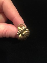 Vintage 40s victorian gold flower and vine screw back earrings