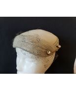 Vintage Felt Skull Cap 1950s Hat Off White Silver Wrapped Pins Church We... - €15,64 EUR