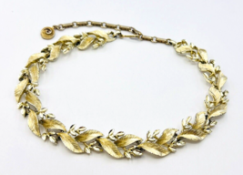 Vintage Mid Century Modern Lisner Gold Tone Leaf Choker Collar Necklace - £35.20 GBP