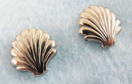 Classic 14K Solid White Gold Clam Shell Pierced Stud Post Earrings - £54.91 GBP