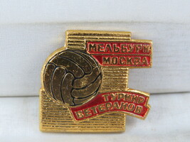 Soccer Pin (VTG) - Melbourne vs Moscow Veterans Tournament - Stamped Pin - $361.69 MXN