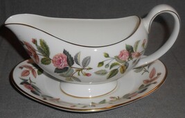 Wedgwood HATHAWAY ROSE PATTERN Bone China GRAVY BOAT with Underplate Eng... - $104.14 CAD