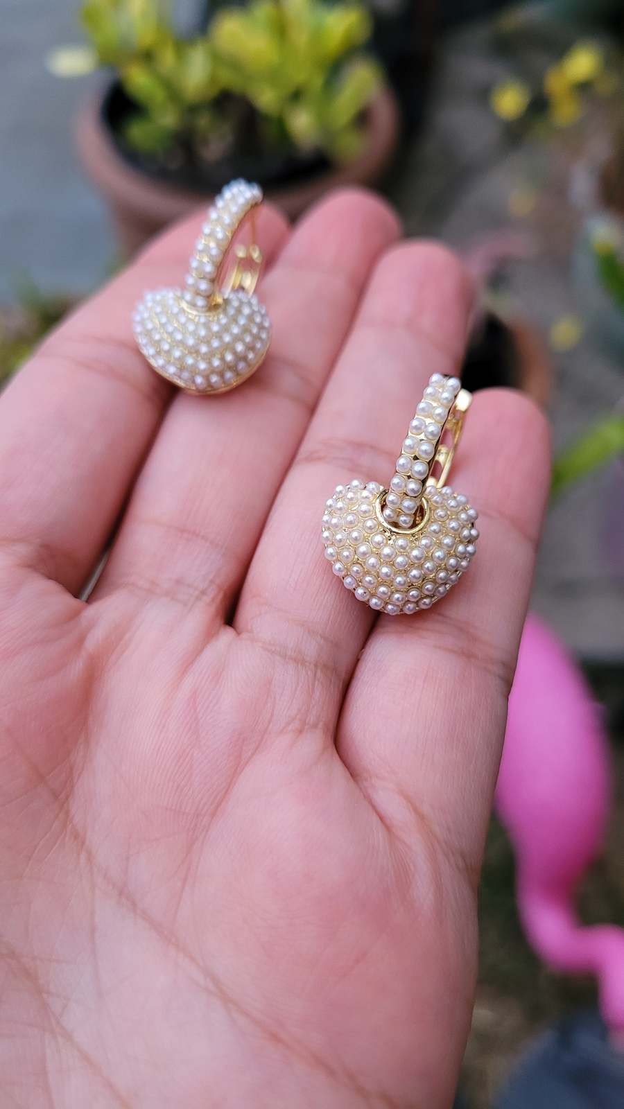 Pearl earrings / Pendientes de perlas - $13.00
