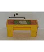 Vintage 70&#39;s Fisher Price Little People Teachers Yellow Desk #923 FPLP - $491.14 MXN