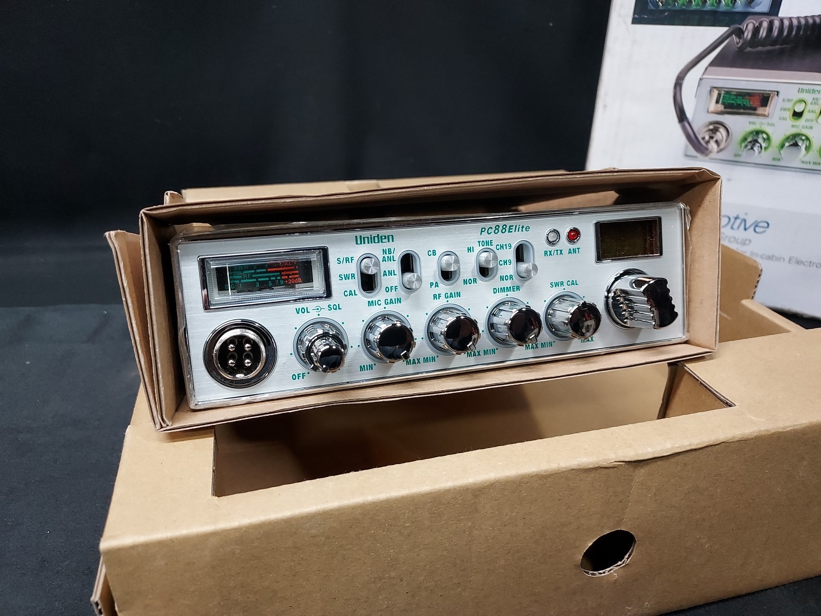 Uniden Bearcat CB Radio PC88Elite Pro 40 Channel w/ TRUCKER ILLUMINATED CONTROLS Item image 2