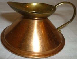 VINTAGE DOLLHOUSE MINIATURE COPPER WATER PITCHER SET OF 2 - $221.85 MXN