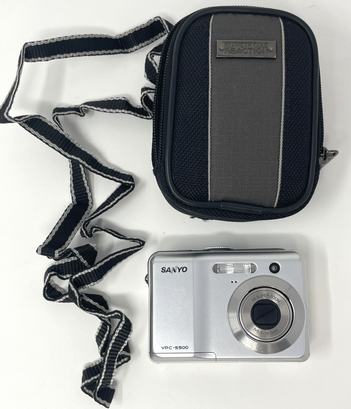 WORKING Sanyo VPC S500 Silver Digital Camera w/ Carry Bag - $29.99