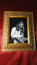 PINK FLOYD&#39;S GUITARIST DAVID GILMOUR PHOTO IN VINTAGE GOLD FRAME 6.75&quot; X... - $504.81 MXN