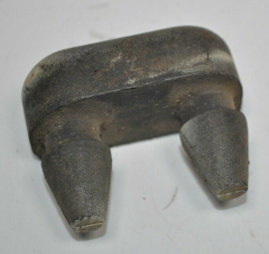 OEM NOS OMC Evinrude Johnson Tilting  Bumper Part# 305365 030565 - $9.89
