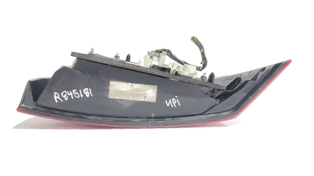 Left Tail Light Cracked OEM 2005 2006 2007 Volvo S40 Item image 4