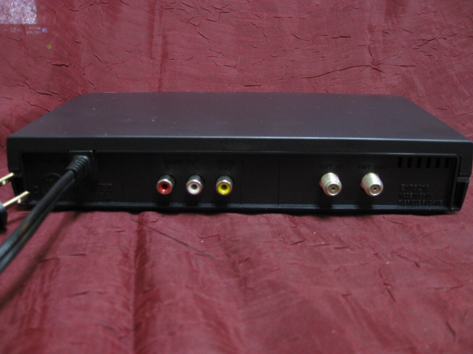 Magnavox DTV Digital To Analog TV Converter TB110MW9 New In Open Box With Remote Item image 3