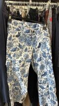 Faded Glory Women's 10 Blue Floral Cargo Capri Pants Pockets - $16.78