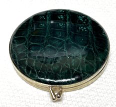 Vintage Beautiful Deep Green Gator Style Leather Powder Compact  3&quot; Round - $50.38 CAD