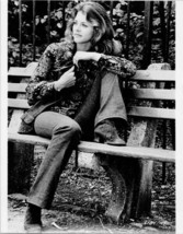 Lindsay Wagner sits on park bench original 8x10 photo Two People snipe on verso - £19.55 GBP