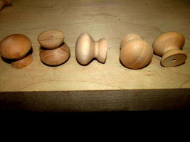 100 BRAND NEW UNFINISHED MAPLE 1 1/4&quot; ROUND WOOD CABINET KNOBS / PULLS KB - $64.30