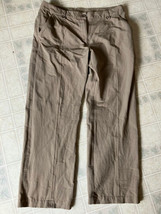 LL Bean Women`s  Size 14 Seamed Front Nylon Outdoor Pants Brown mesh Poc... - $27.76