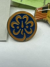 Girl Scouts World Association Lapel Pin &amp; 9-137 14-300, 9-107 US &amp; GS FL... - £15.47 GBP