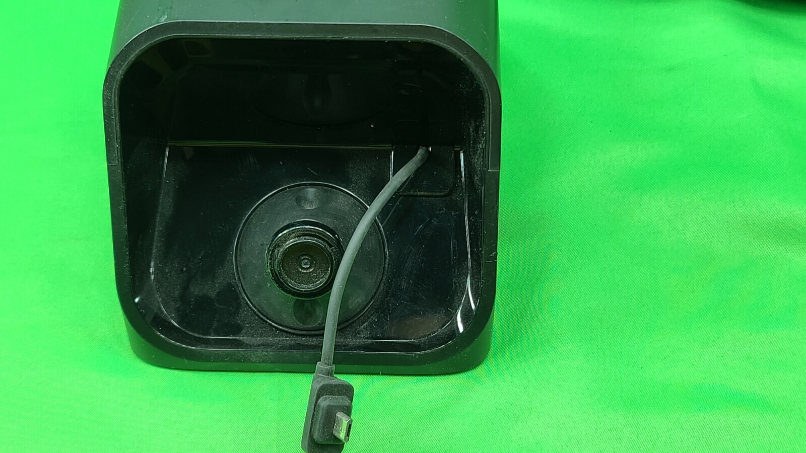Blink Solar Panel Charging Mount Model BAC044500U Color Black With Batttery Item image 3