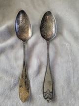 2 Vintage WM Rogers &amp; Sons Soup Spoons Grapes 7&quot; - £7.46 GBP