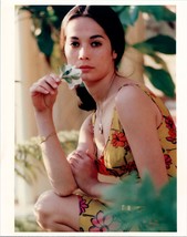 Nancy Kwan vintage 1970&#39;s 5x7 photo lovely pose with flower - £5.58 GBP