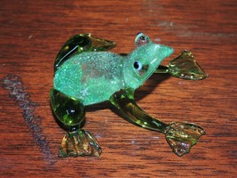 Art Glass Frog Green 2.5&quot;+x2.5&quot;x1&quot;+ unmarked Italian Murano style delica... - $9.89