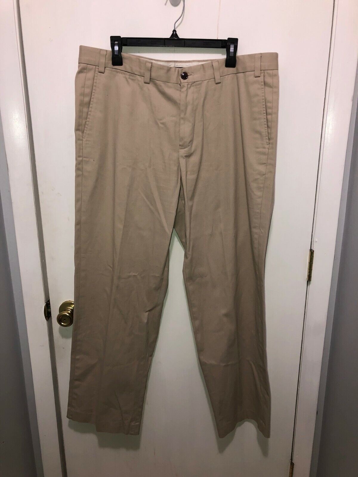 Primary image for Eddie Bauer Wrinkle Resistant Relaxed Fit Khaki Chino Pants 38X32 Real Inseam 31