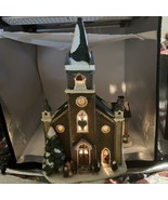 St Nicholas Square Village Christmas Chapel Illuminated W/ Box - $1,026.18 MXN
