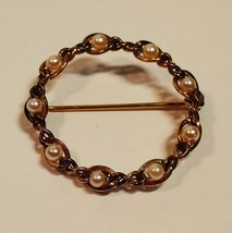 Vintage Circle Chain Link 1/20 12 KG GF Gold Style Flux Pearl Pin Brooch 1&quot; - £19.97 GBP