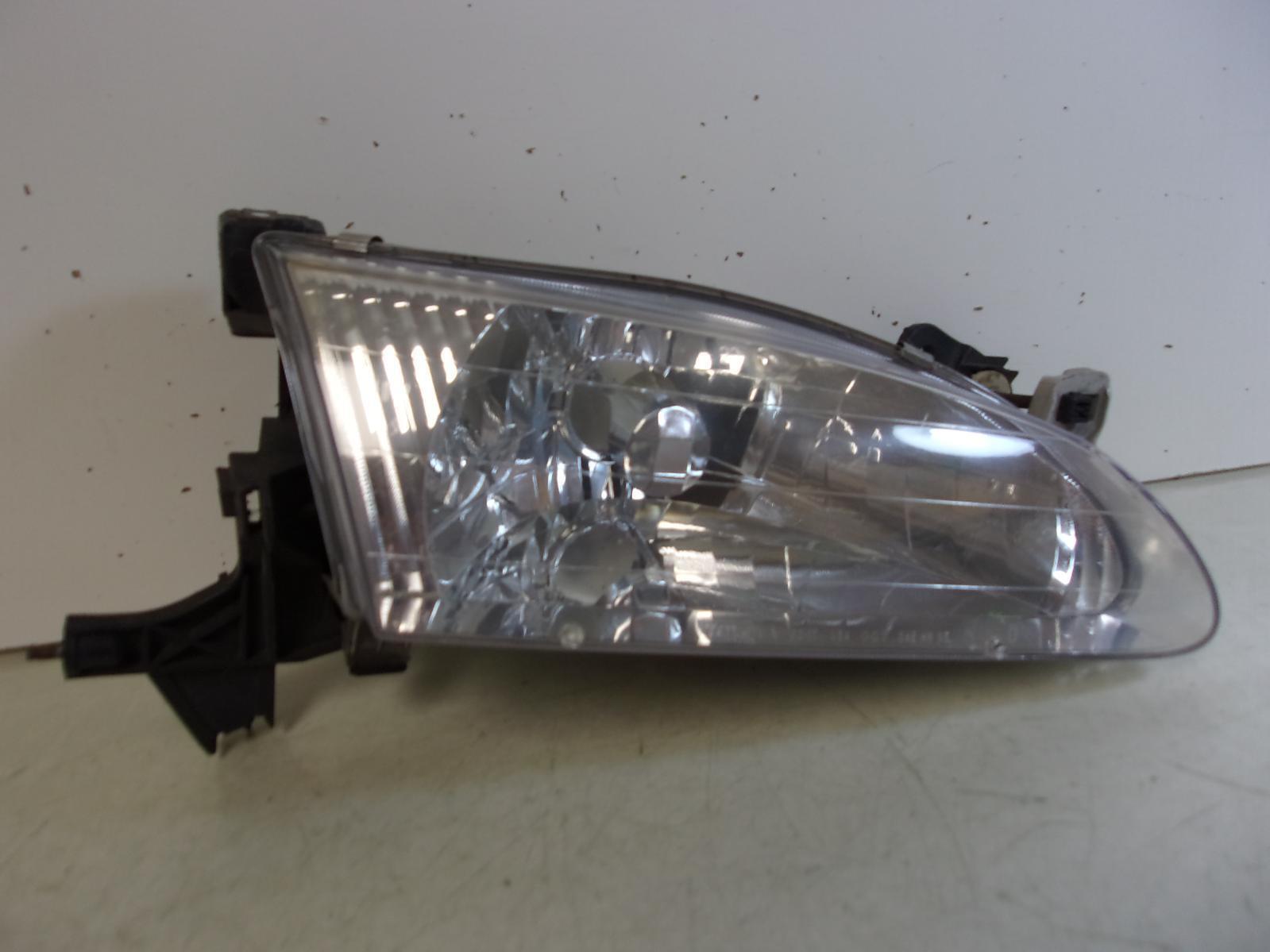 1998 1999 2000 Toyota Corolla Passenger RH Halogen Headlight OEM - $39.20