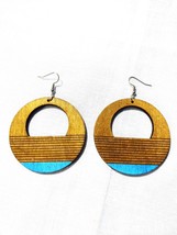 Medium Brown Blonde Round Laser Stripes Turquoise Accent Paint Wood Earrings - £5.56 GBP