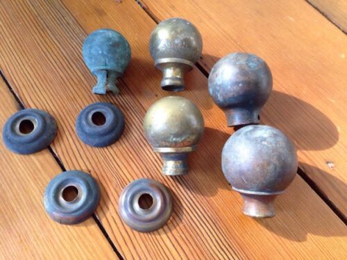Primary image for Lot of 5 Vintage Distressed Antique Brass Metal Knobs + 4 Bases Escutcheons