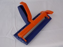 Fiskars Straight Edge Paper Crimper Tool 6.75&quot; Scrap Book Art Texture Roller - £19.51 GBP