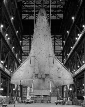 Bottom side of Space Shuttle Orbiter Discovery VAB KSC - New 8x10 Photo - £6.91 GBP