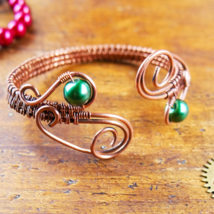 Bracelet Wire Wrapped Copper and Green Resin Beads - £25.31 GBP