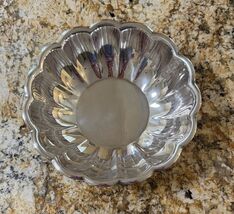 Vintage REED &amp; BARTON 175 Holiday Silver Plated Scalloped Bowl Fluted 8" - $19.79