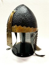Antiker schwarzer Amour Kettenhemd-Helm aus Eisen und Messing mit Holzst... - £186.99 GBP