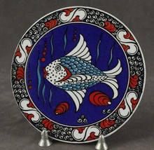 Signed TURKEY Ceramic Art Nihale Round Colorful Fish Trivet Selvi El Sanatlari - £14.83 GBP